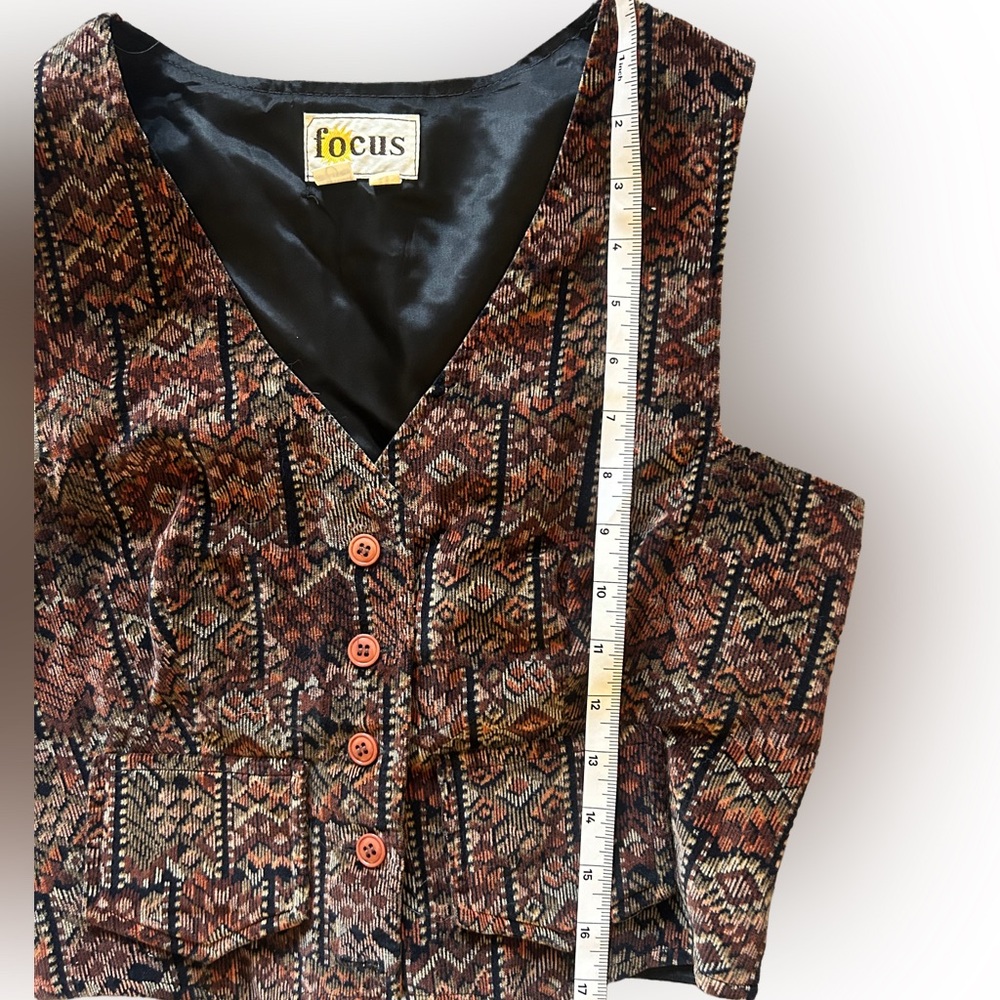 Focus Patterned Vest - Picture 3 of 5